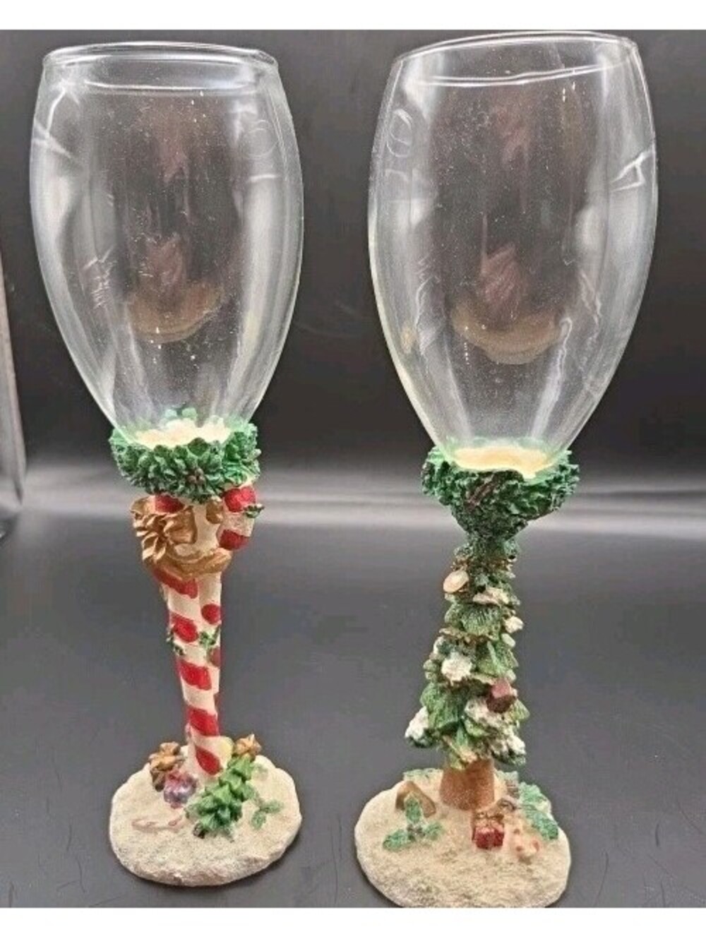 East West Distributing Co Wine Glasses Set of 2 Christmas Holiday NEW